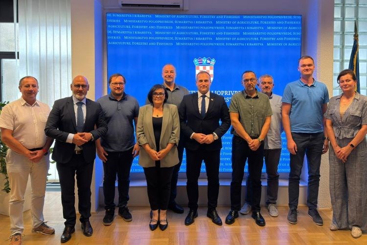 Predstavnici Odbora za mljekarstvo HPK održali sastanak s ministrom Davidom Vlajčićem